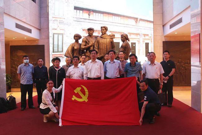 王鸥生女与母亲冰释前嫌,何九华反应冷淡